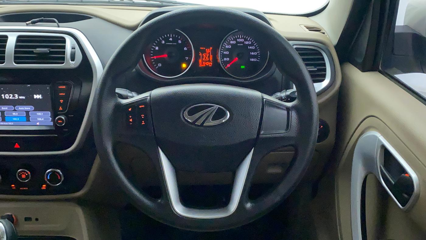 2018 Mahindra TUV300 T10, Diesel, Manual, 54,044 km, Steering Wheel Close Up