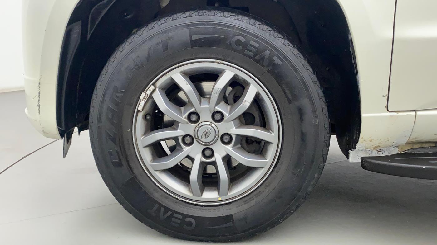 2018 Mahindra TUV300 T10, Diesel, Manual, 54,044 km, Left Front Wheel
