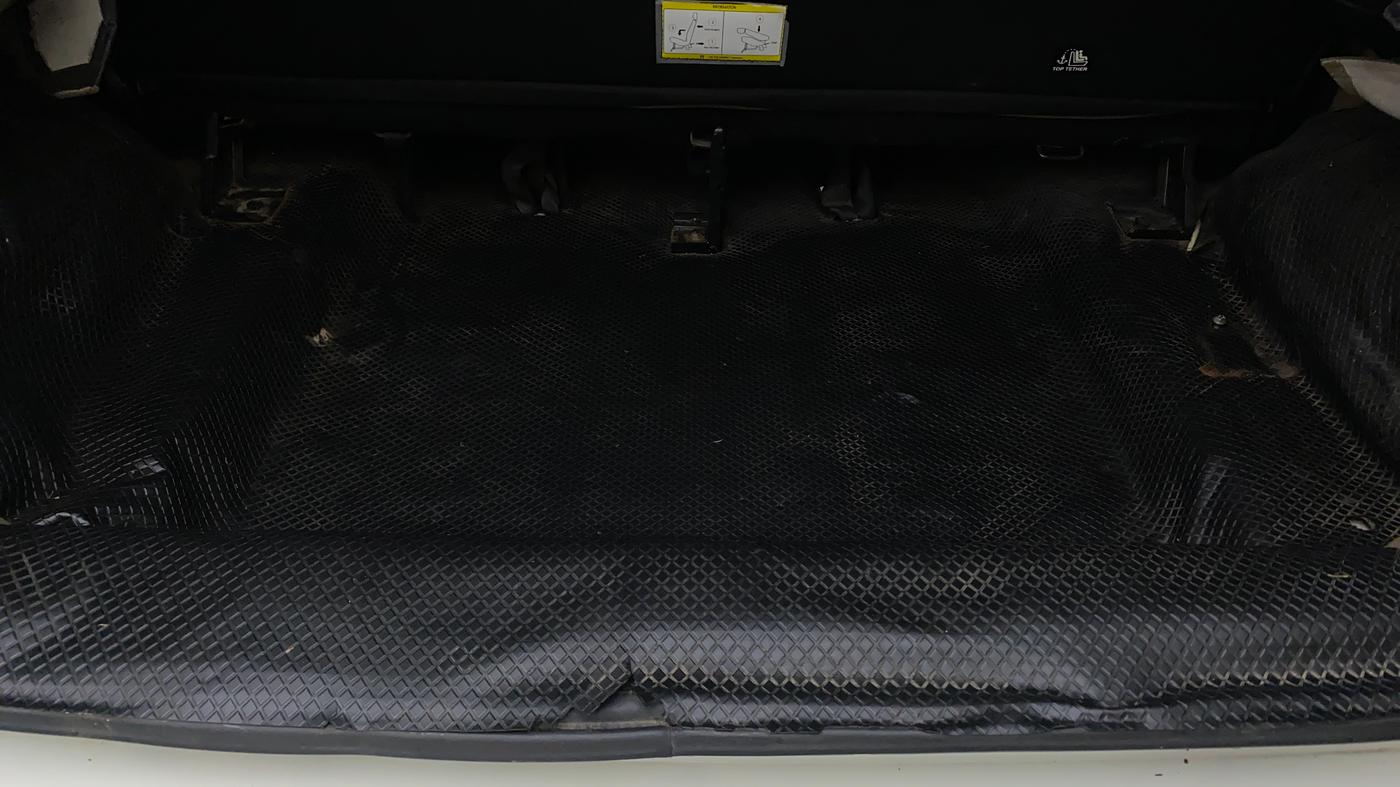 2018 Mahindra TUV300 T10, Diesel, Manual, 54,044 km, Boot Inside