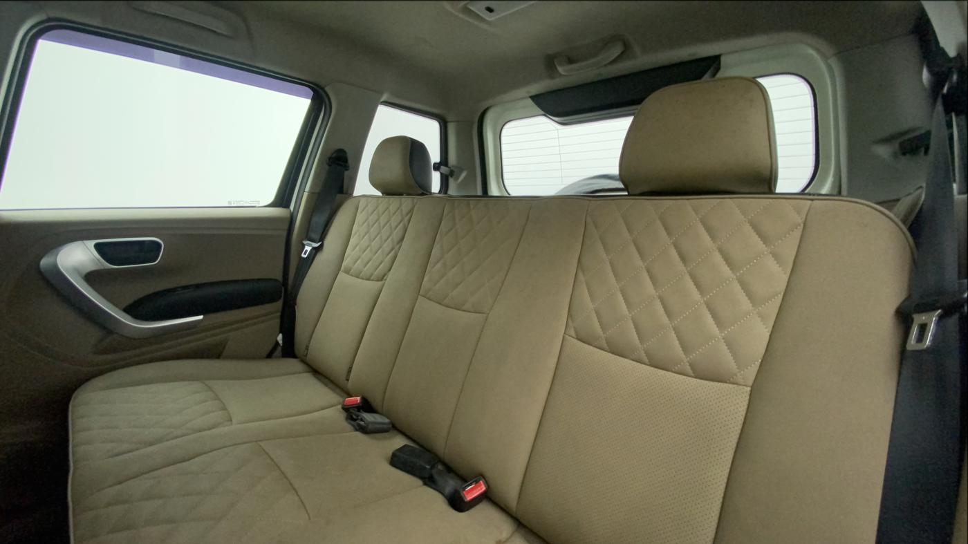 2018 Mahindra TUV300 T10, Diesel, Manual, 54,044 km, Right Side Rear Door Cabin
