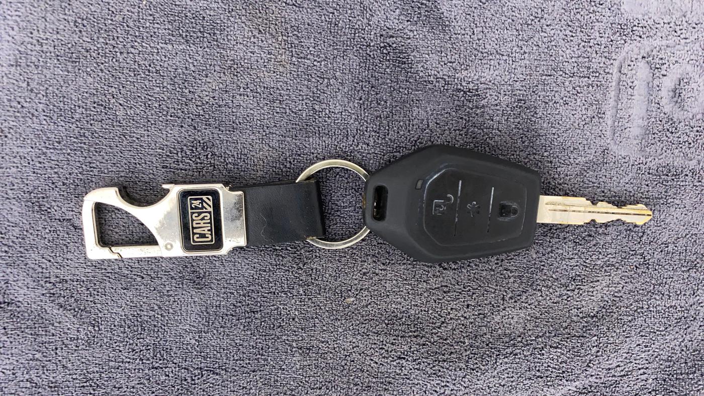2018 Mahindra TUV300 T10, Diesel, Manual, 54,044 km, Key Close Up