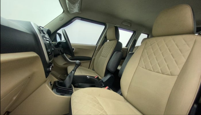 2018 Mahindra TUV300 T10, Diesel, Manual, 54,044 km, Right Side Front Door Cabin