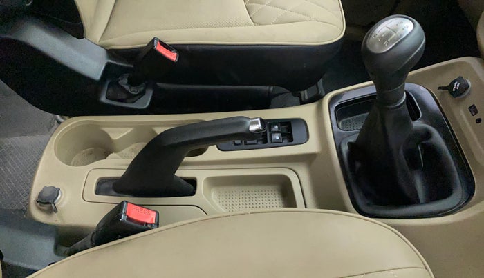 2018 Mahindra TUV300 T10, Diesel, Manual, 54,044 km, Gear Lever