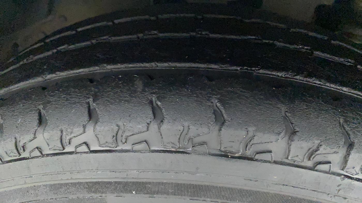 2018 Mahindra TUV300 T10, Diesel, Manual, 54,044 km, Right Front Tyre Tread