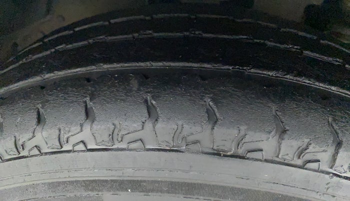 2018 Mahindra TUV300 T10, Diesel, Manual, 54,044 km, Right Front Tyre Tread