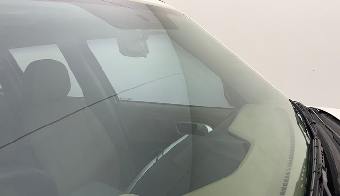 2018 Mahindra TUV300 T10, Diesel, Manual, 54,044 km, Front windshield - Minor spot on windshield