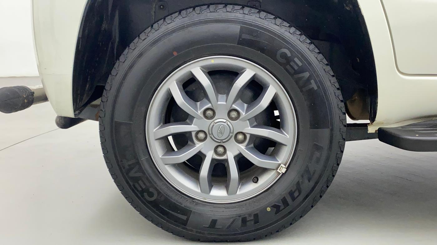 2018 Mahindra TUV300 T10, Diesel, Manual, 54,044 km, Right Rear Wheel