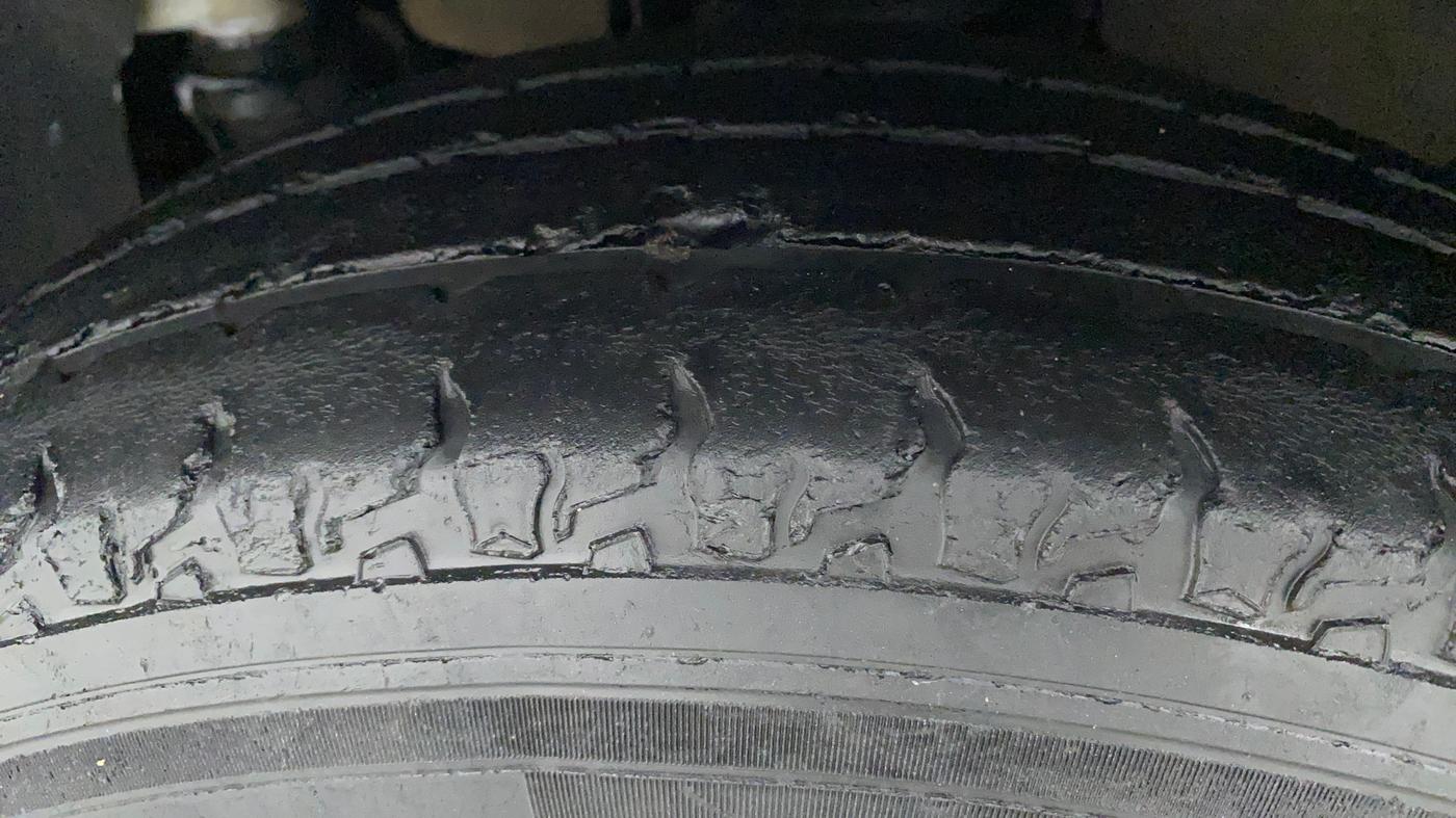 2018 Mahindra TUV300 T10, Diesel, Manual, 54,044 km, Left Front Tyre Tread