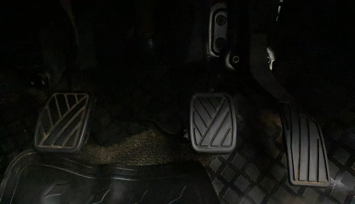 2016 Maruti Swift VXI, Petrol, Manual, 83,096 km, Pedals