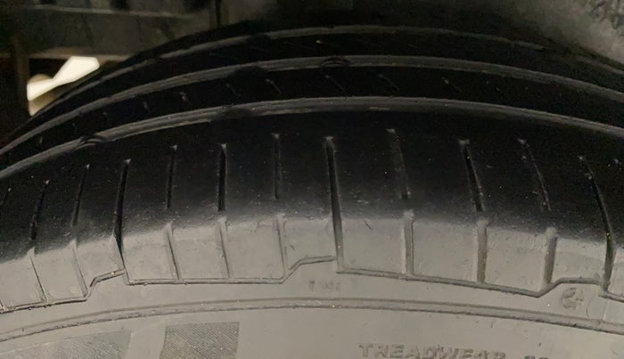 2016 Maruti Swift VXI, Petrol, Manual, 83,096 km, Right Rear Tyre Tread