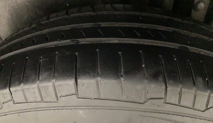 2016 Maruti Swift VXI, Petrol, Manual, 83,096 km, Left Rear Tyre Tread
