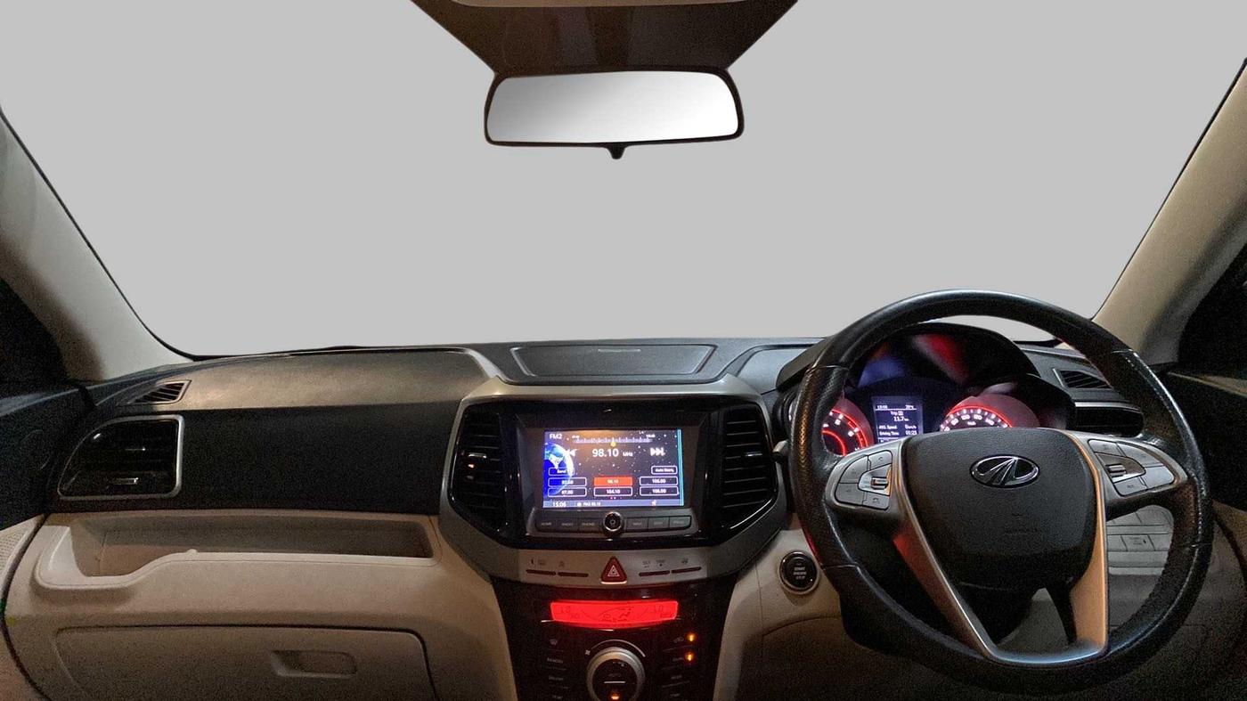 2020 Mahindra XUV300 W8 1.2 PETROL, Petrol, Manual, 77,605 km, Dashboard