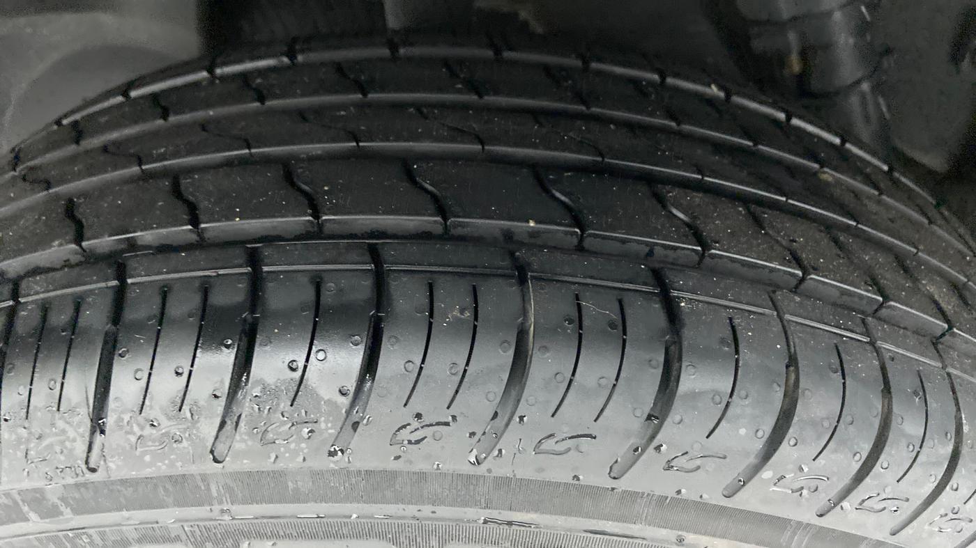 2016 Renault Duster 85 PS RXL, Diesel, Manual, 76,421 km, Right Rear Tyre Tread