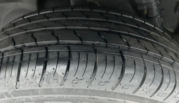 2016 Renault Duster 85 PS RXL, Diesel, Manual, 76,421 km, Right Rear Tyre Tread