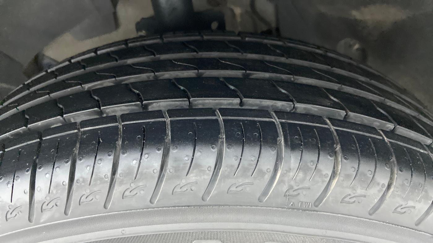 2016 Renault Duster 85 PS RXL, Diesel, Manual, 76,421 km, Left Front Tyre Tread