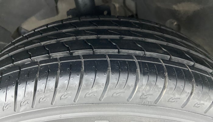 2016 Renault Duster 85 PS RXL, Diesel, Manual, 76,421 km, Left Front Tyre Tread