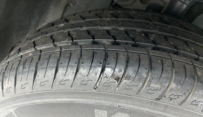 2016 Renault Duster 85 PS RXL, Diesel, Manual, 76,421 km, Right Front Tyre Tread