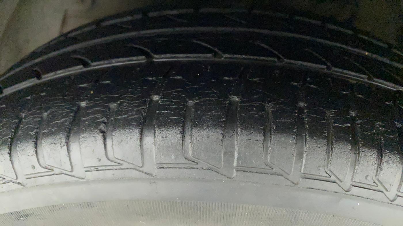 2015 Tata Bolt XMS REVOTRON, Petrol, Manual, 25,971 km, Left Front Tyre Tread