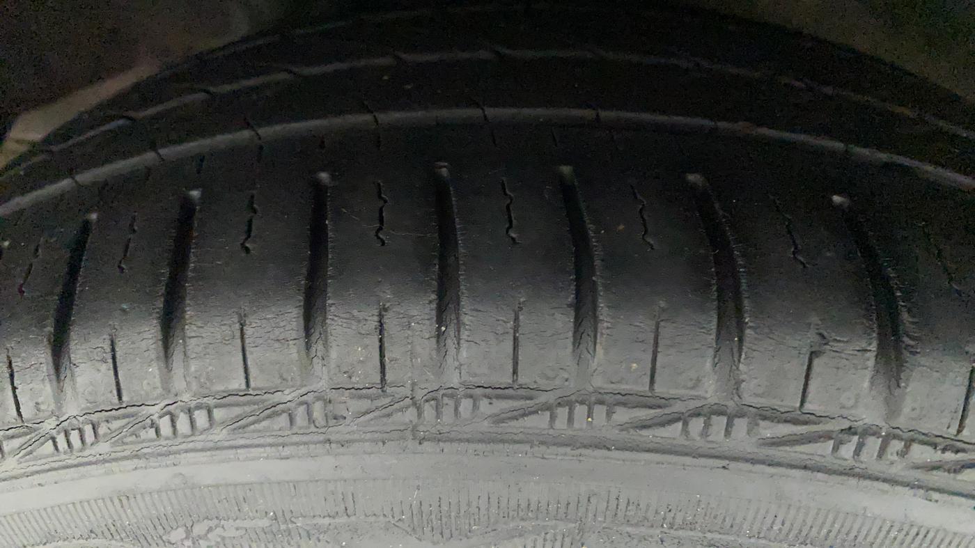 2016 Honda Amaze 1.2L I-VTEC S, Petrol, Manual, 1,07,393 km, Right Rear Tyre Tread