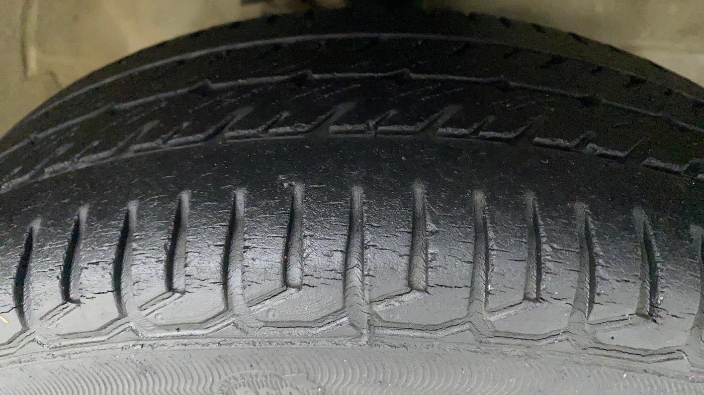 2013 Maruti Wagon R 1.0 VXI, Petrol, Manual, 46,191 km, Right Front Tyre Tread