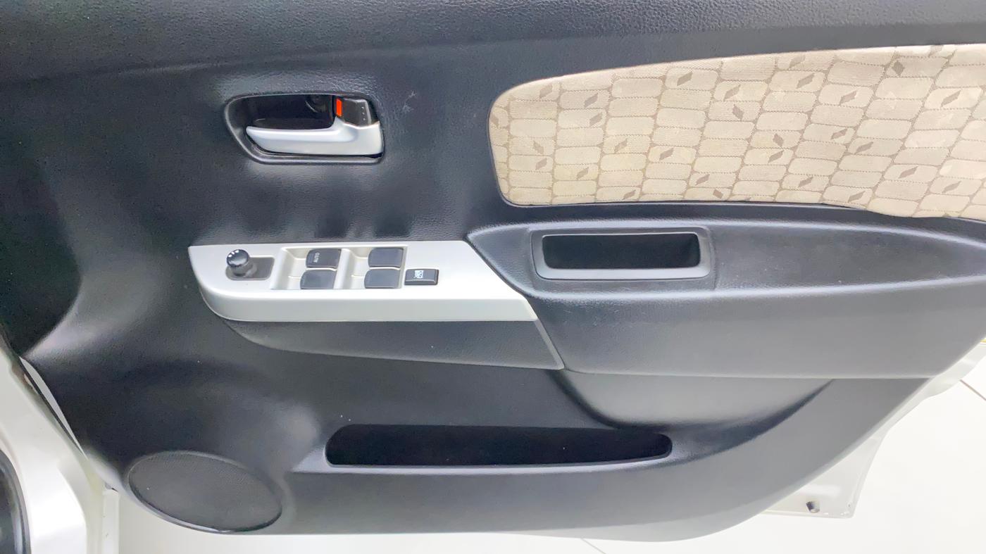 2013 Maruti Wagon R 1.0 VXI, Petrol, Manual, 46,191 km, Driver Side Door Panels Control
