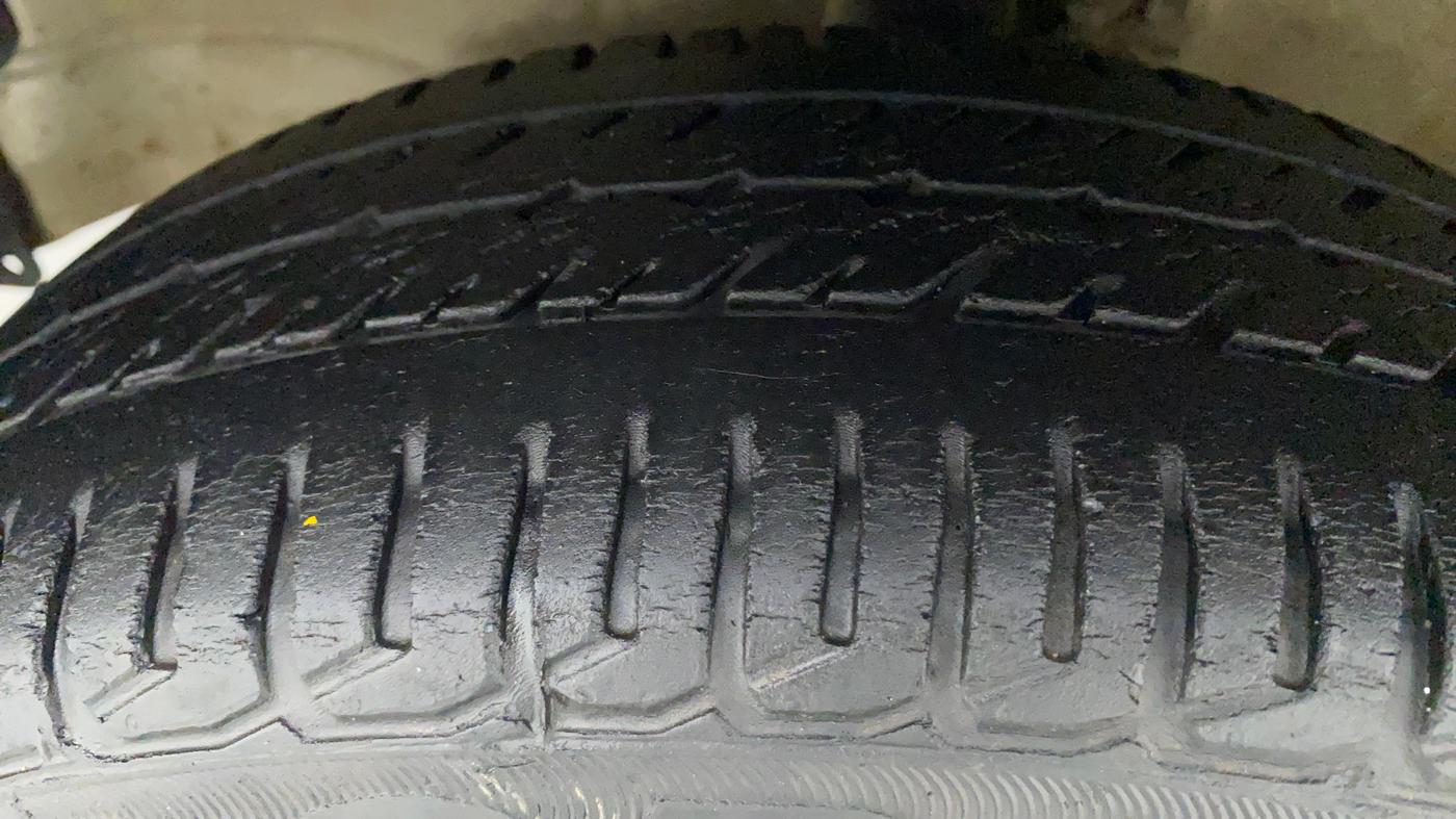 2013 Maruti Wagon R 1.0 VXI, Petrol, Manual, 46,191 km, Left Front Tyre Tread
