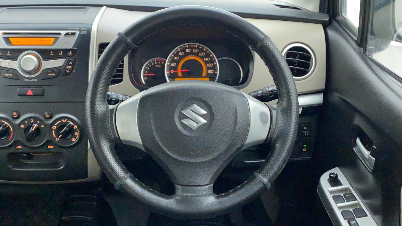2013 Maruti Wagon R 1.0 VXI, Petrol, Manual, 46,191 km, Steering Wheel Close Up