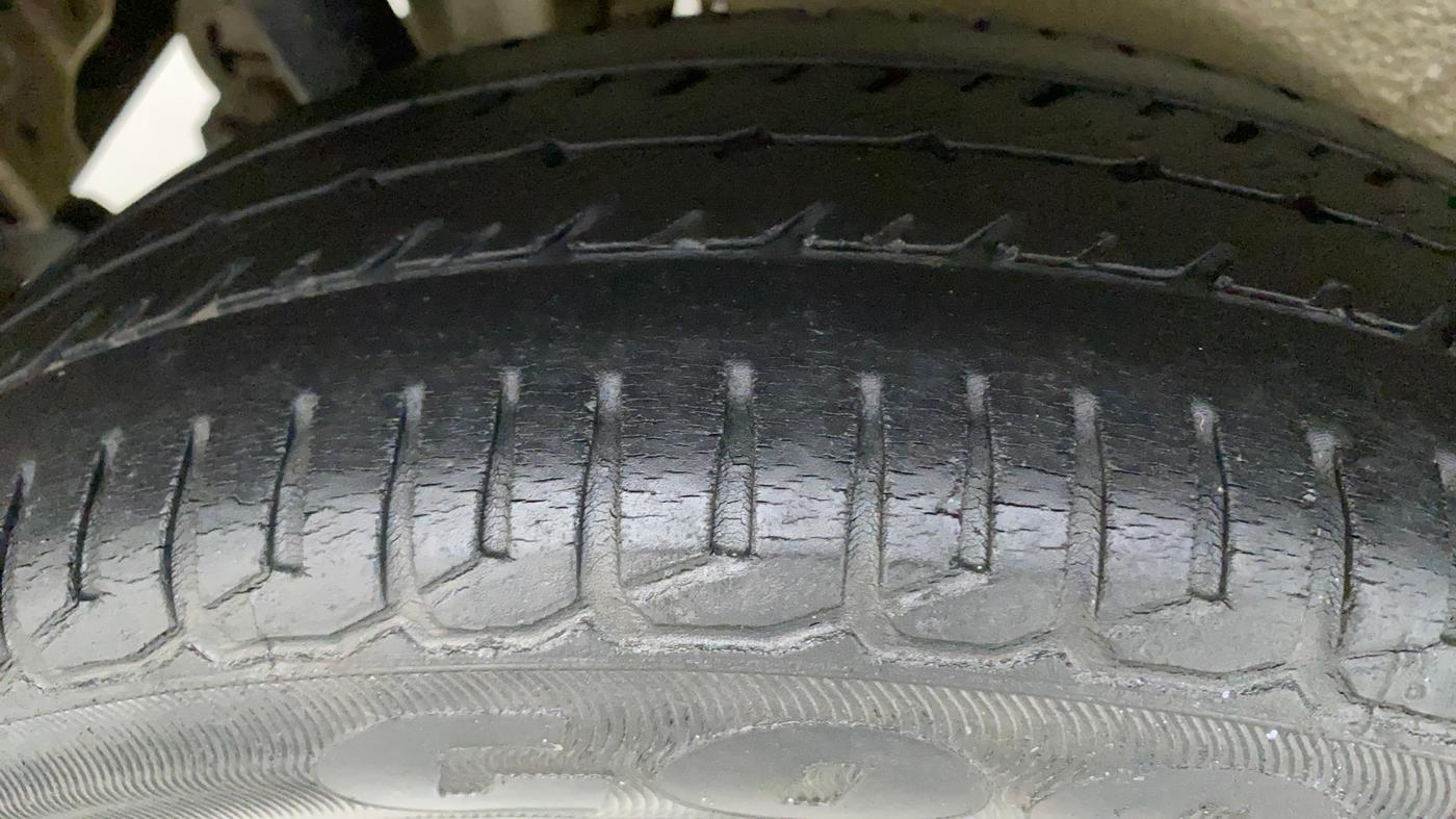 2013 Maruti Wagon R 1.0 VXI, Petrol, Manual, 46,191 km, Right Rear Tyre Tread