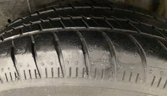 2016 Maruti Celerio VXI (O), Petrol, Manual, 69,639 km, Left Rear Tyre Tread