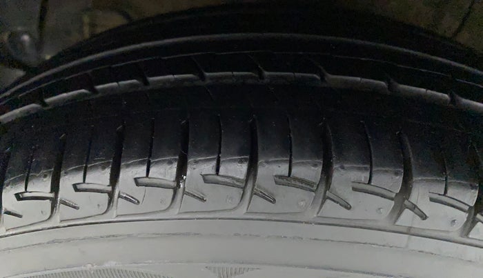 2017 Hyundai Xcent SX 1.2, Petrol, Manual, 87,203 km, Right Rear Tyre Tread