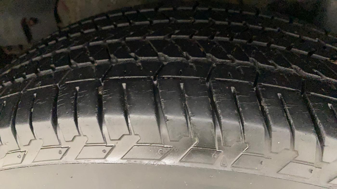 2017 Mahindra XUV500 W10 AT, Diesel, Automatic, 39,073 km, Right Rear Tyre Tread