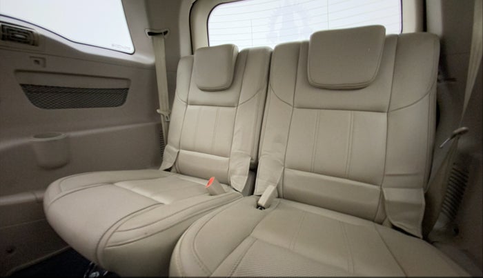 2017 Mahindra XUV500 W10 AT, Diesel, Automatic, 39,073 km, Third Seat Row ( optional )