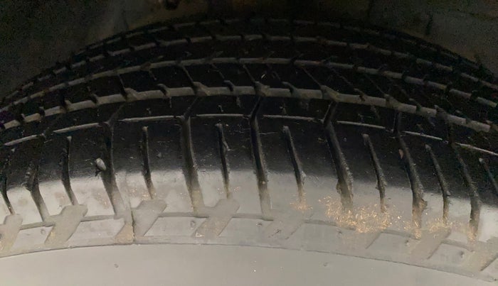 2017 Mahindra XUV500 W10 AT, Diesel, Automatic, 39,073 km, Right Front Tyre Tread