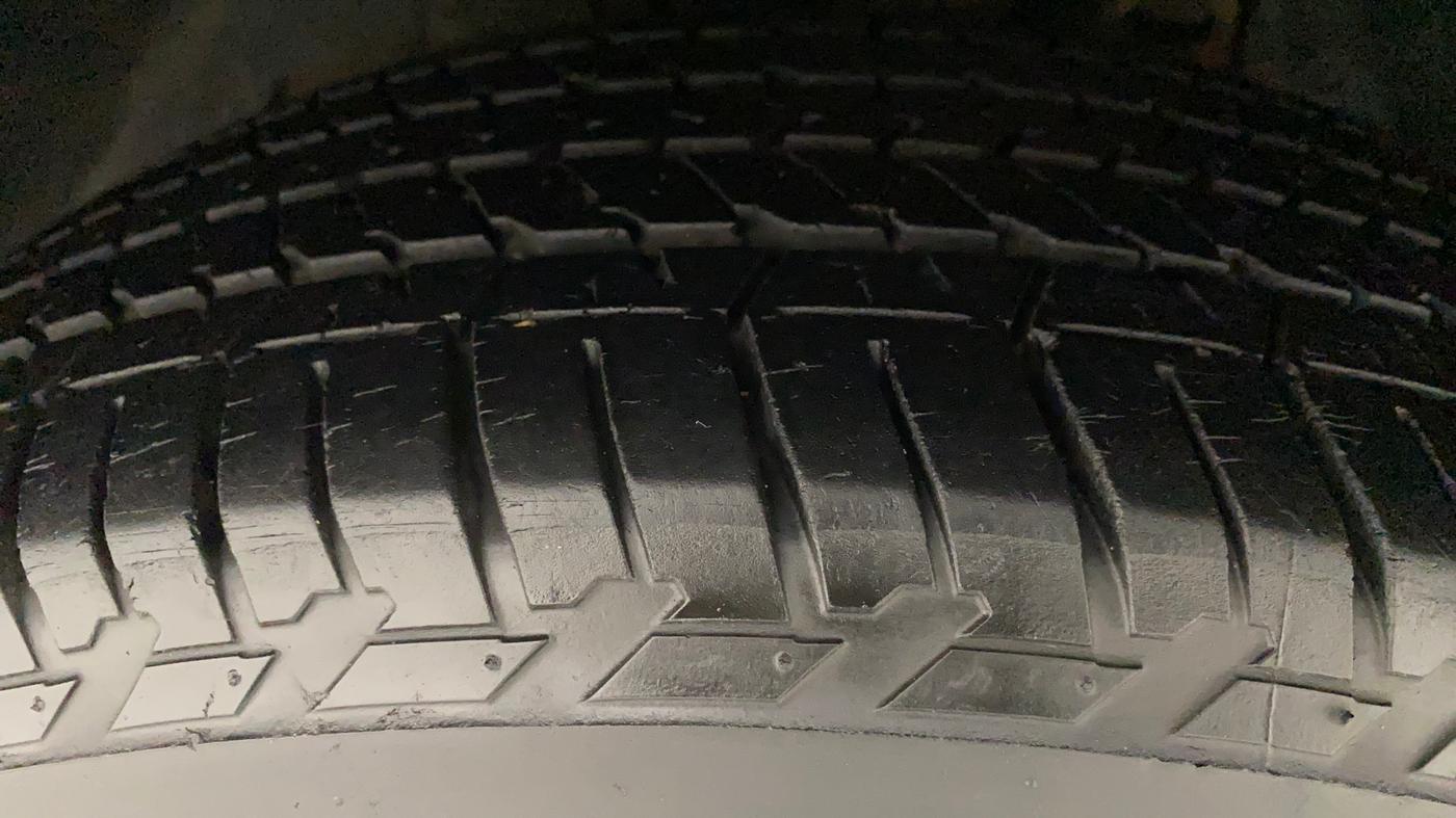 2017 Mahindra XUV500 W10 AT, Diesel, Automatic, 39,073 km, Left Front Tyre Tread