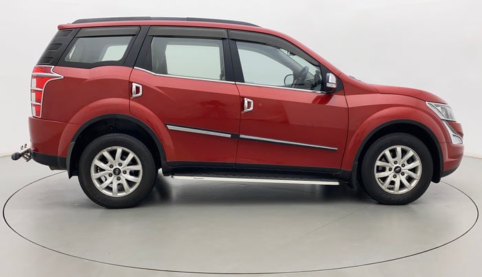 2017 Mahindra XUV500 W10 AT, Diesel, Automatic, 39,073 km, Right Side View