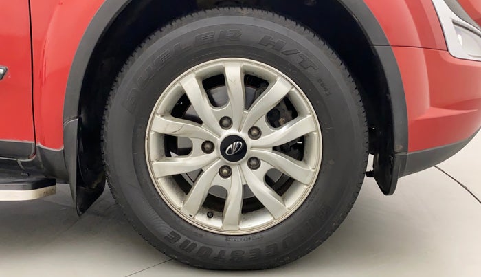 2017 Mahindra XUV500 W10 AT, Diesel, Automatic, 39,073 km, Right Front Wheel