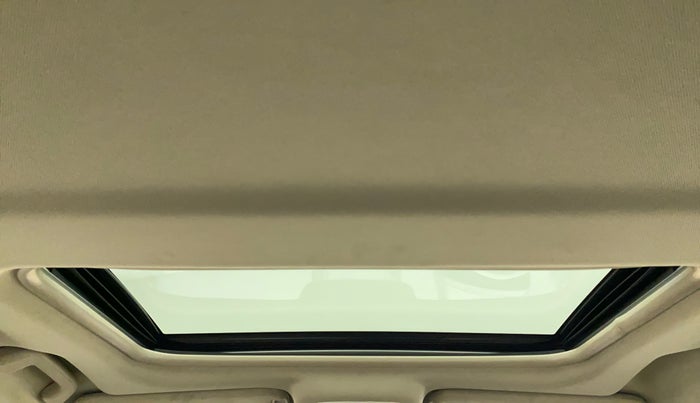2017 Mahindra XUV500 W10 AT, Diesel, Automatic, 39,073 km, Moonroof/ Sunroof