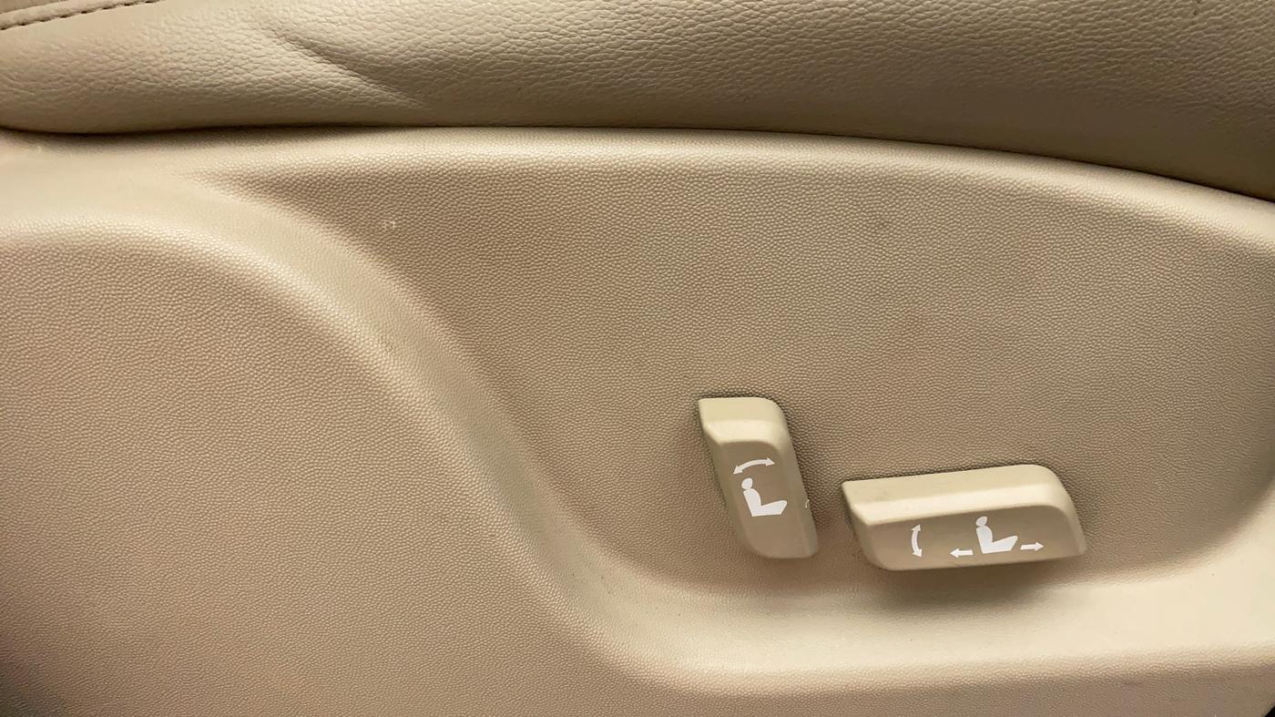 2017 Mahindra XUV500 W10 AT, Diesel, Automatic, 39,073 km, Driver Side Adjustment Panel