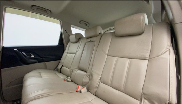 2017 Mahindra XUV500 W10 AT, Diesel, Automatic, 39,073 km, Right Side Rear Door Cabin
