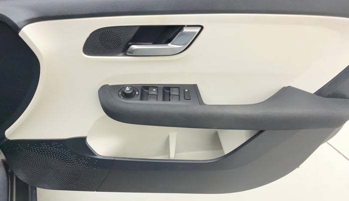 2022 Tata ALTROZ XZA PLUS, Petrol, Automatic, 5,337 km, Driver Side Door Panels Control