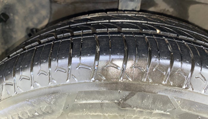 2014 Hyundai Grand i10 MAGNA 1.2 KAPPA VTVT, Petrol, Manual, 24,107 km, Left Front Tyre Tread