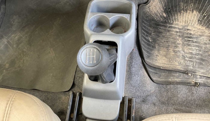 2011 Maruti Alto K10 VXI, Petrol, Manual, 67,524 km, Gear lever - Boot cover slightly torn