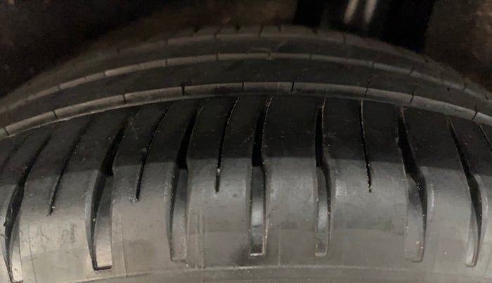 2017 Maruti Baleno DELTA PETROL 1.2, Petrol, Manual, 44,728 km, Left Rear Tyre Tread