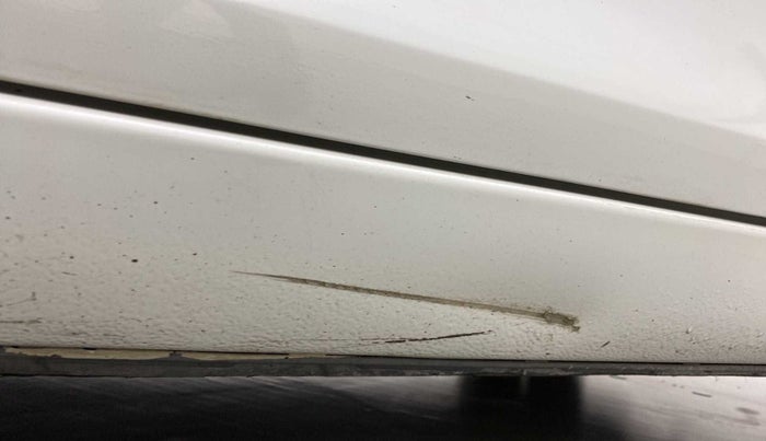 2014 Maruti Swift VXI, Petrol, Manual, 49,570 km, Left running board - Slightly dented
