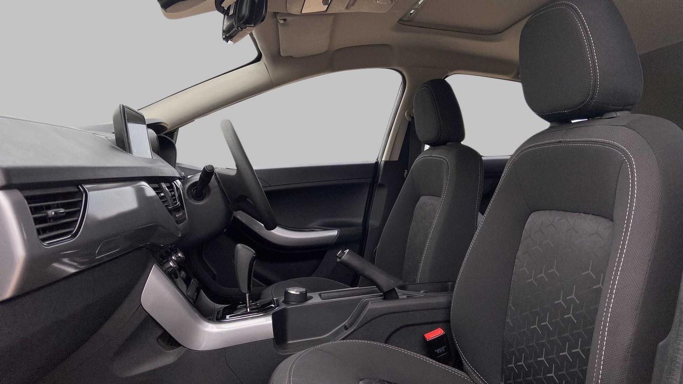 2022 Tata NEXON XMA PLUS SUNROOF PETROL, Petrol, Automatic, 9,096 km, Right Side Front Door Cabin