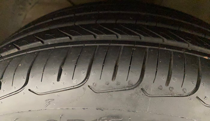 2018 Maruti Baleno ALPHA CVT PETROL 1.2, Petrol, Automatic, 53,819 km, Left Front Tyre Tread