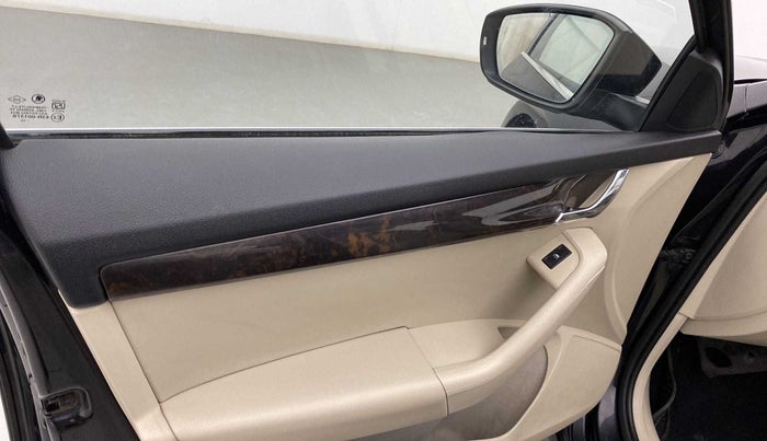 2015 Skoda Octavia ELEGANCE 1.8 TSI AT, Petrol, Automatic, 99,390 km, Left front window switch / handle - Power window makes minor noise