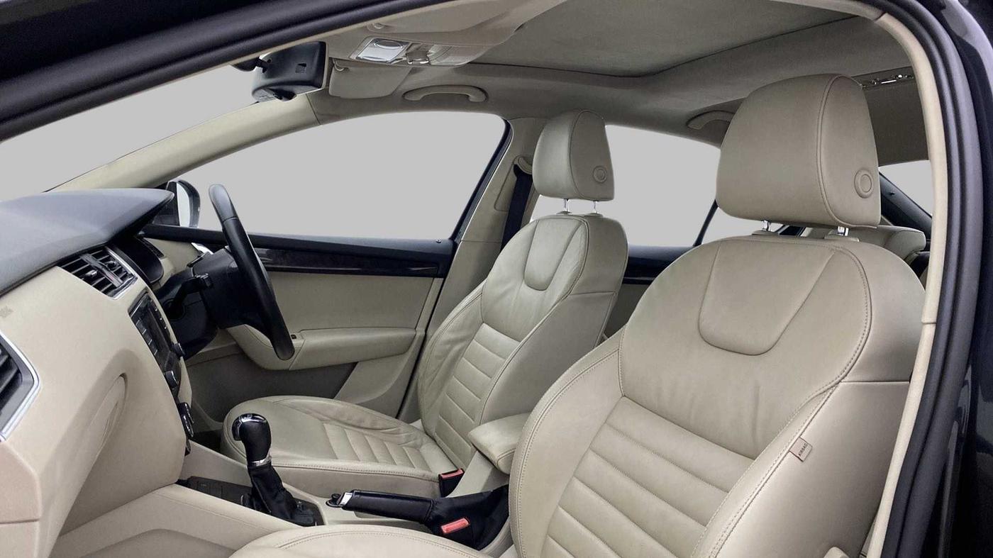 2015 Skoda Octavia ELEGANCE 1.8 TSI AT, Petrol, Automatic, 99,390 km, Right Side Front Door Cabin