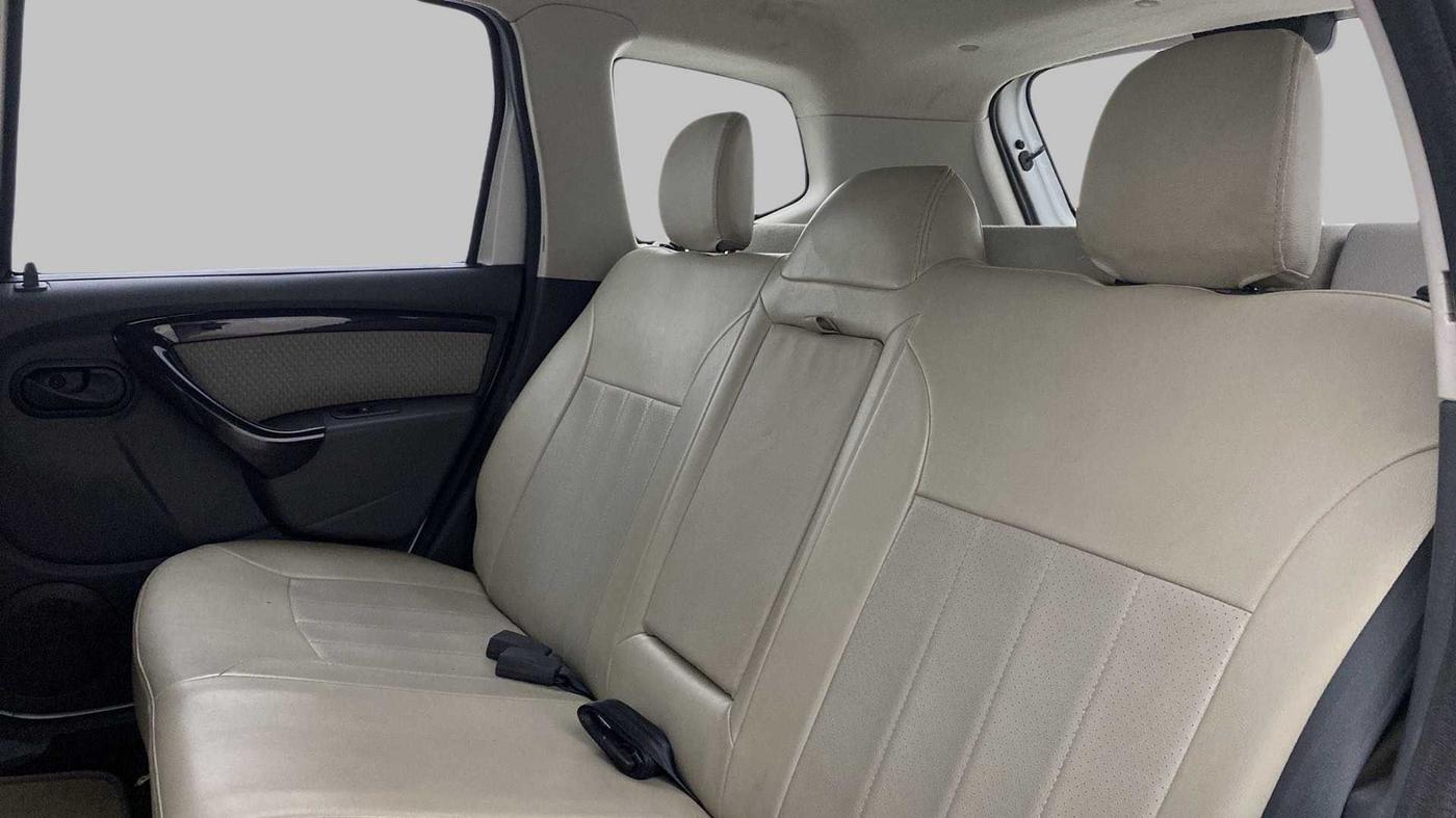 2015 Renault Duster RXL PETROL 104, Petrol, Manual, 29,815 km, Right Side Rear Door Cabin