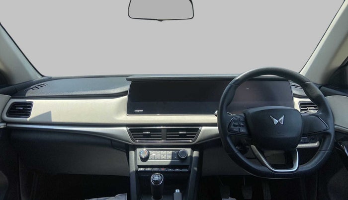 2022 Mahindra XUV700 AX 5 P MT 7 STR, Petrol, Manual, 13,339 km, Dashboard